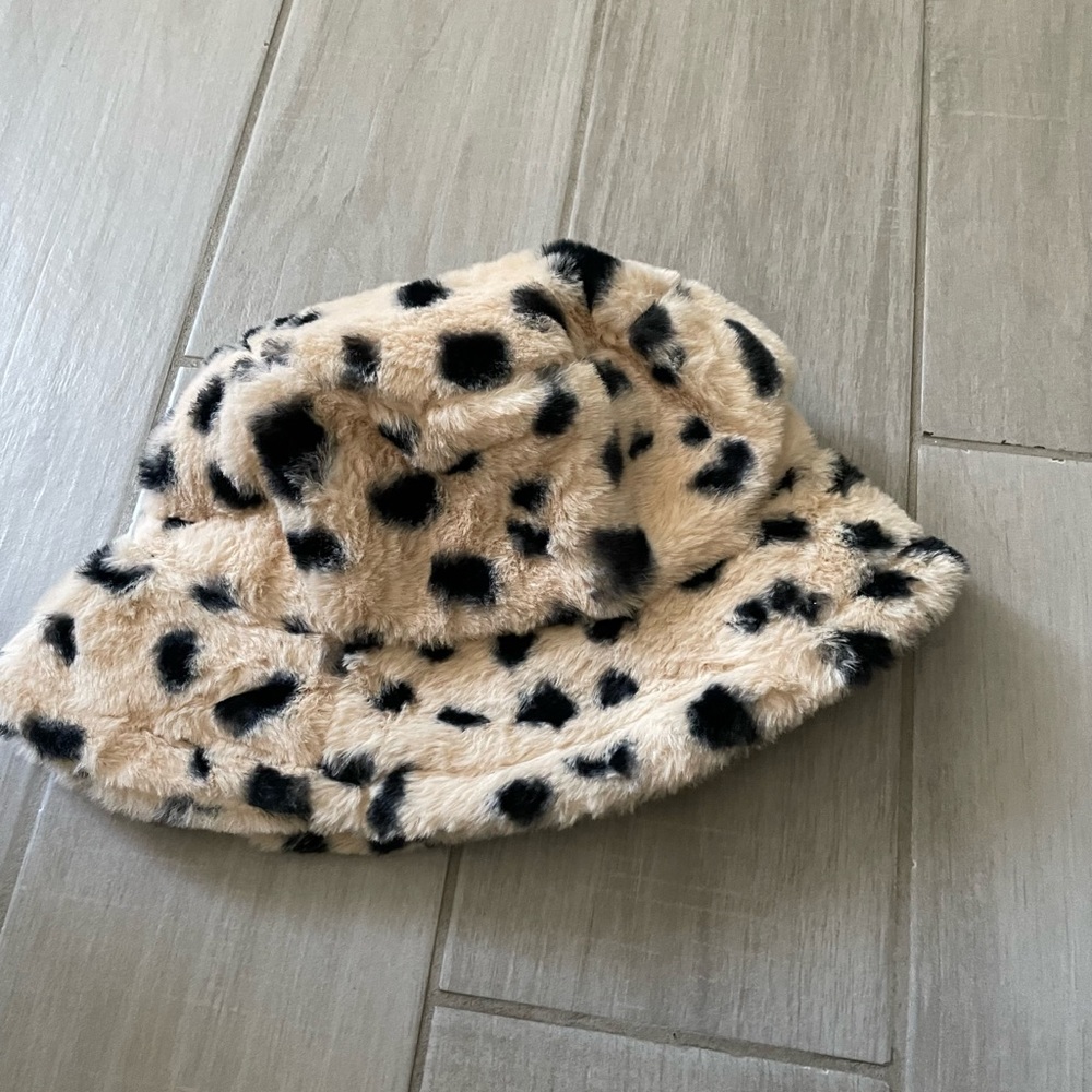 Spotted Faux fur bucket hat🐆